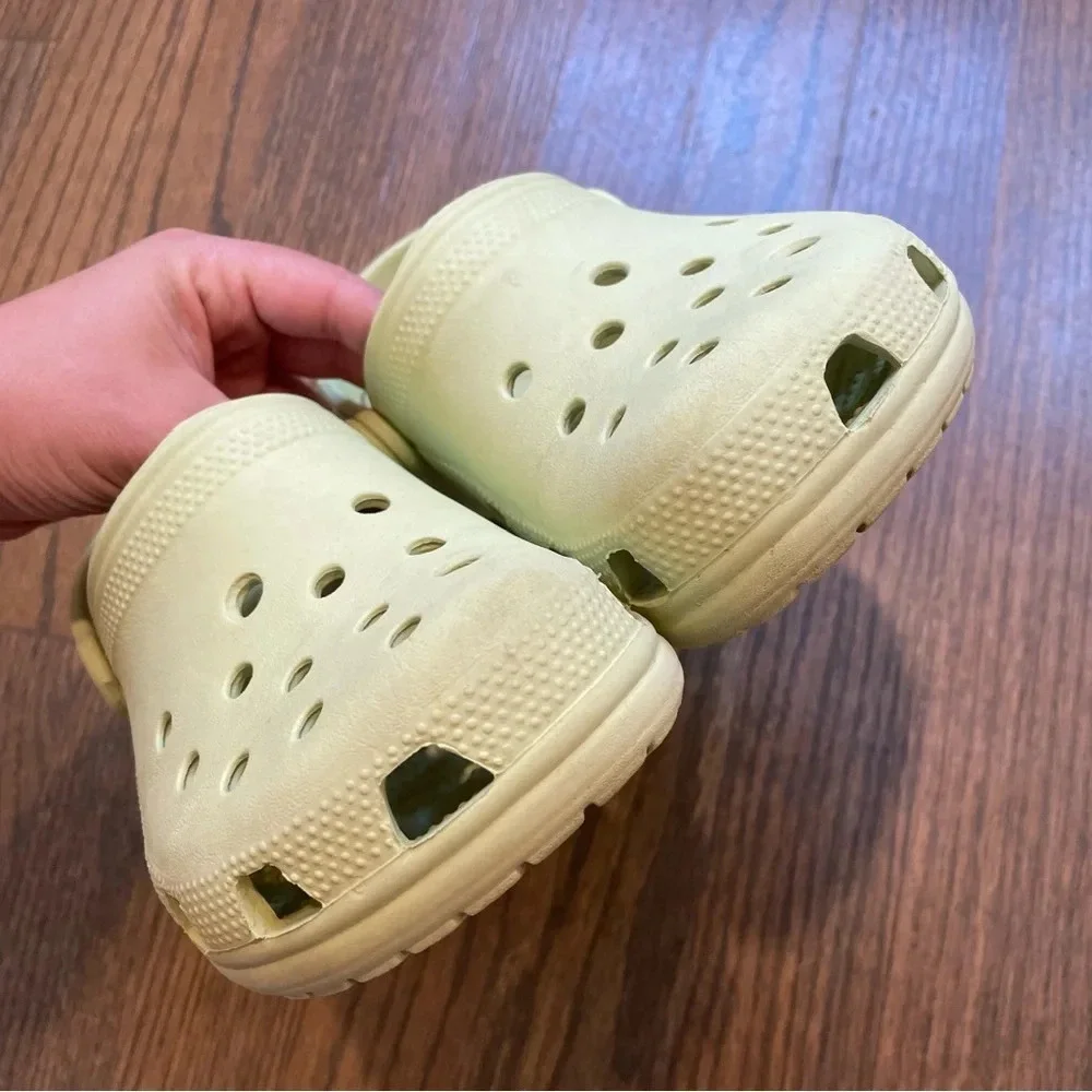 Crocs Classic Clogs Unisex Light Pastel Green Junior Size 2